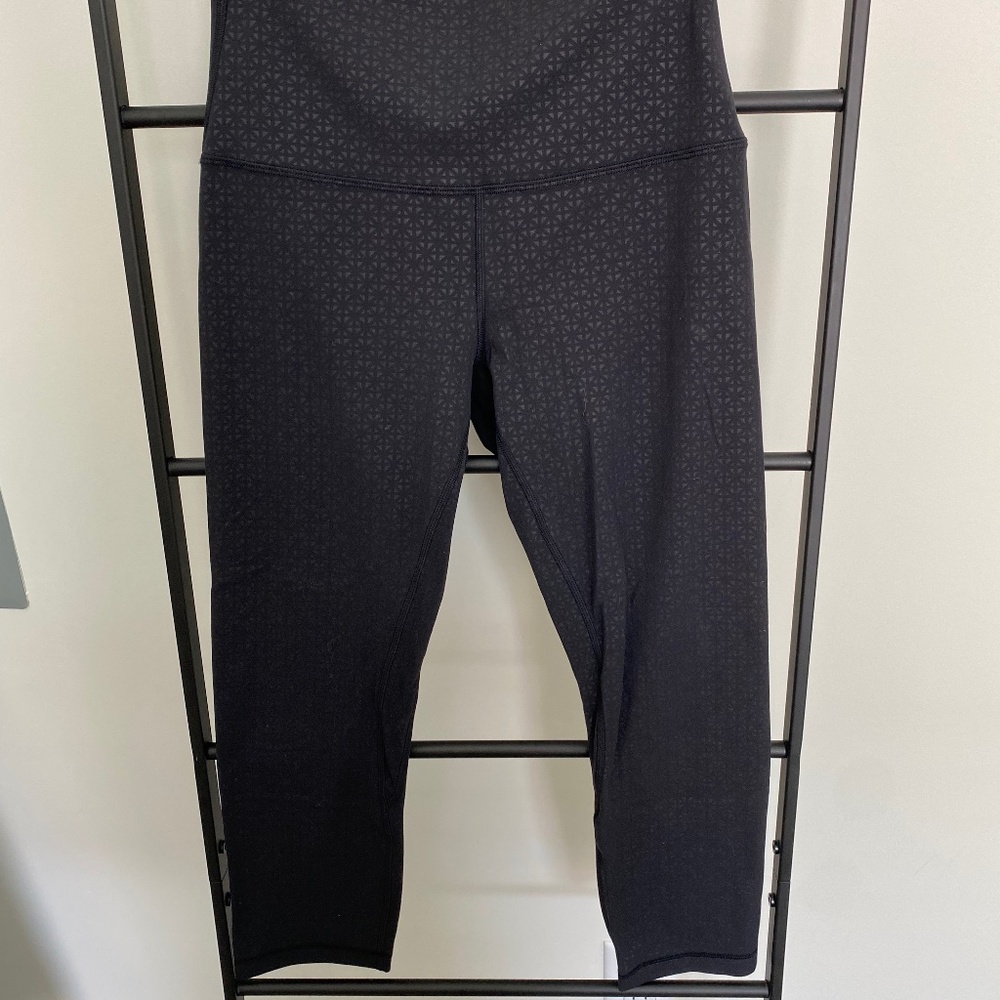 Align Crop 21"